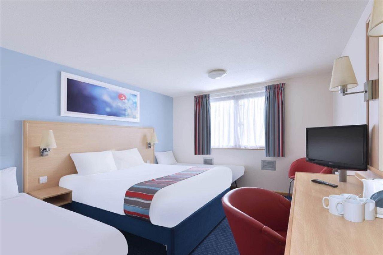 Travelodge Alton Four Marks Exterior foto